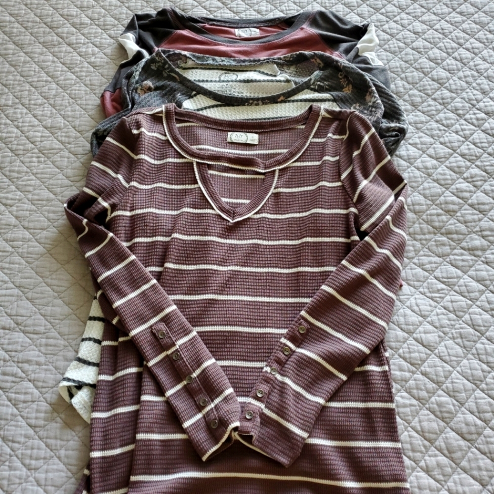 Maurices 24/7 tops size M